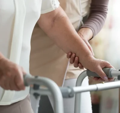 La scelta degli ausili per gli anziani: i 5 migliori.