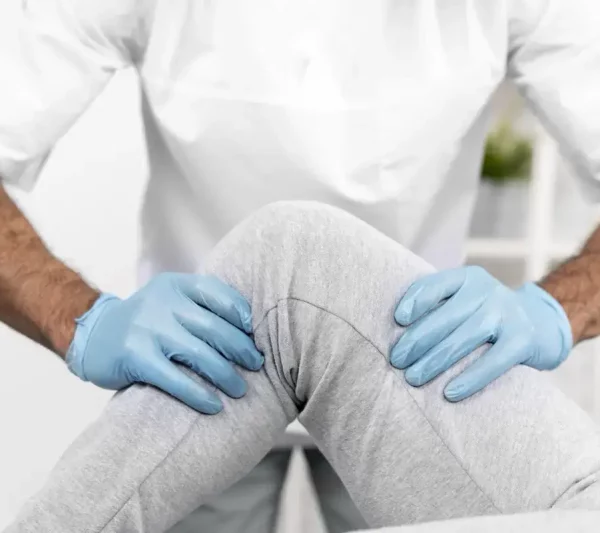 Fisioterapista per il ginocchio negli anziani, direttamente a domicilio nelle aree di Milano e Legnano